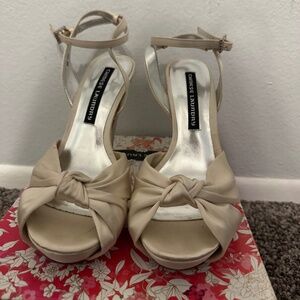 Vintage Y2K Chinese Laundry "Baldwin" Ivory Satin Platform Heels - Size 8